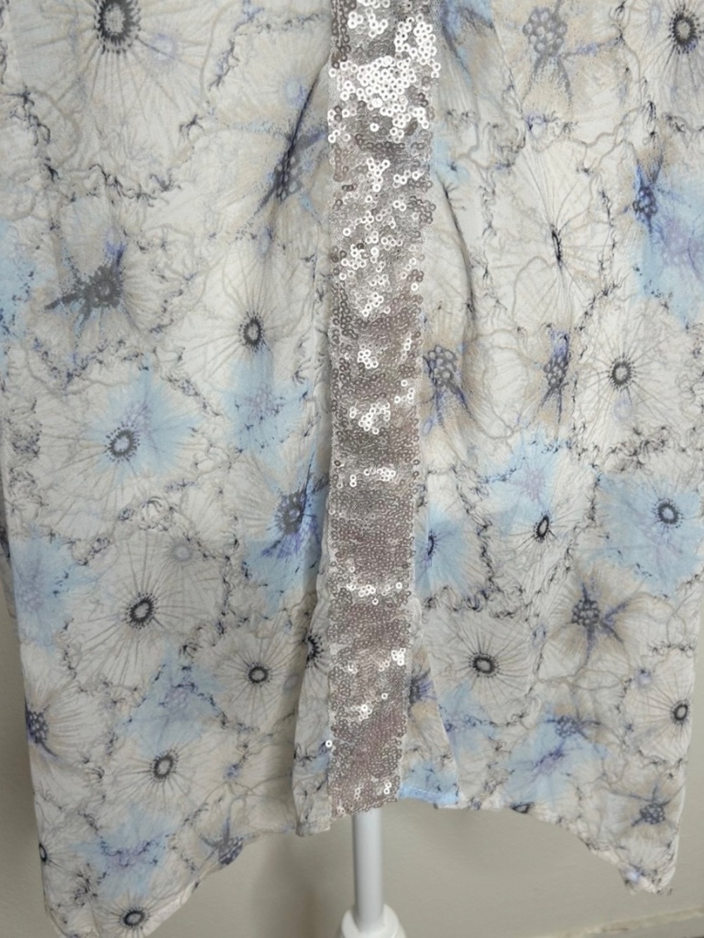 One September Anthropologie Womens Lyla Floral Sheer Sequin Tunic Top Size M - Picture 3 of 8